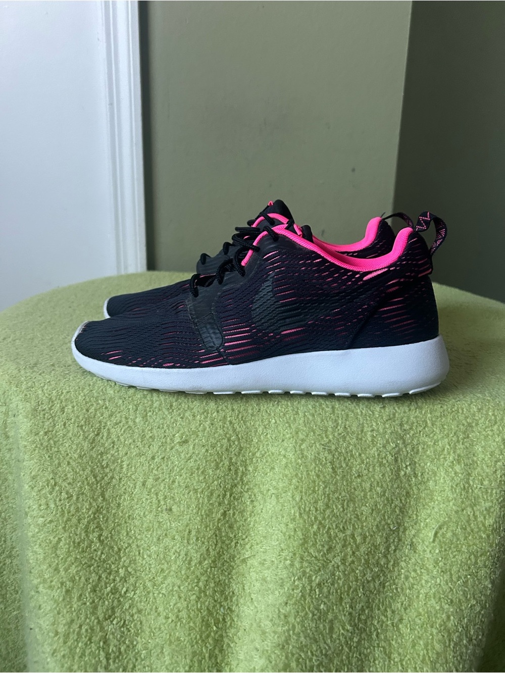 Nike Black and Hot Pink Women's Running Sneakers Sz 8.5